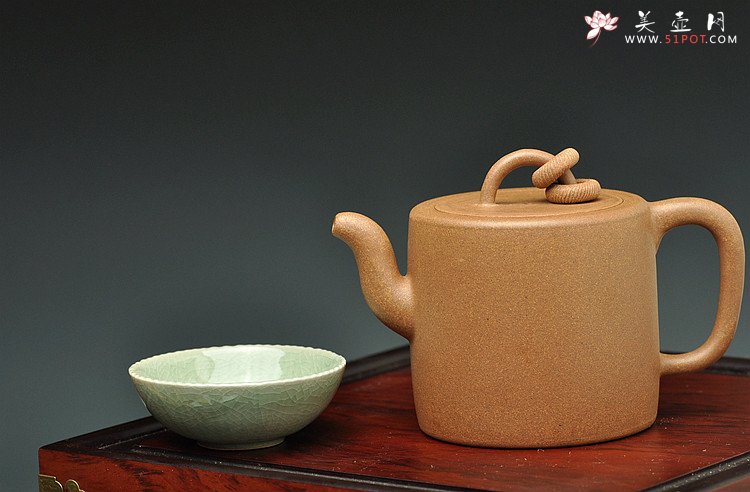 紫砂壶图片：潘小东全手新作 油润老段泥之双圈 敦厚老味足 - 宜兴紫砂壶网