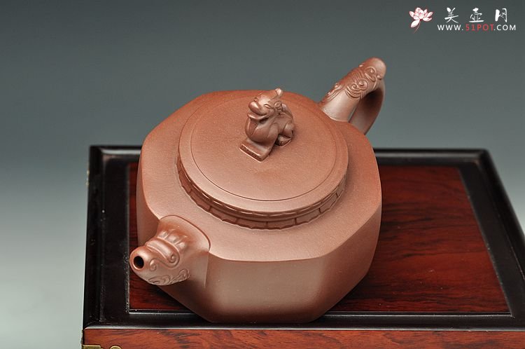 紫砂壶图片：陈进最新力作 大气厚重 全手中华情 送礼精品 - 宜兴紫砂壶网