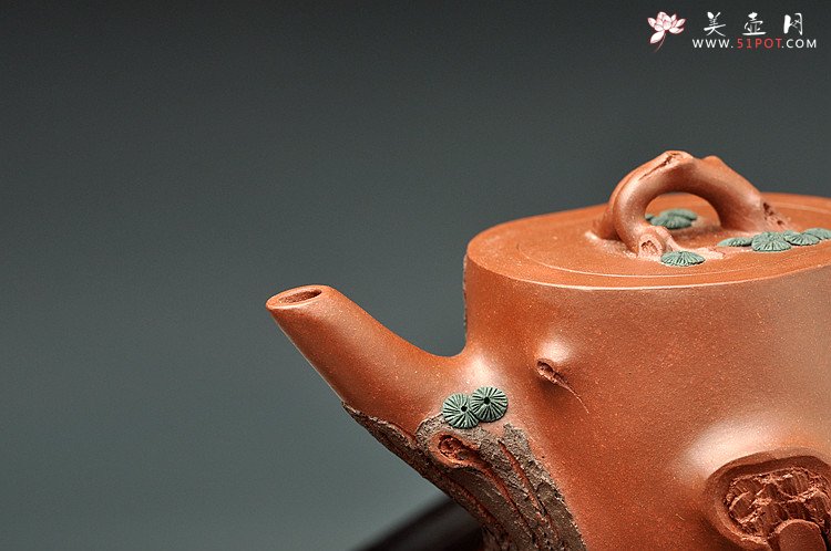 紫砂壶图片：单志萍最新作品 全手松福 造型更加经典俊秀  - 宜兴紫砂壶网