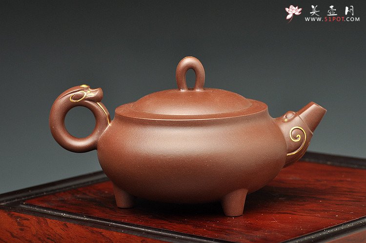紫砂壶图片：曲峰获奖作品 环龙三脚 精工之作 气韵十足 真金装饰 送礼佳品 - 宜兴紫砂壶网