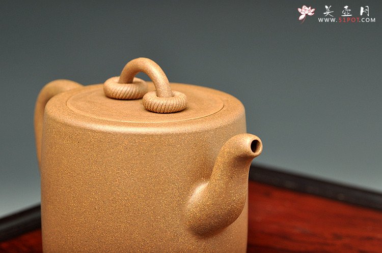 紫砂壶图片：潘小东全手新作 油润老段泥之双圈 敦厚老味足 - 宜兴紫砂壶网