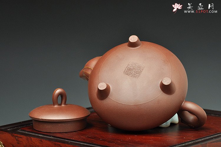 紫砂壶图片：曲峰获奖作品 环龙三脚 精工之作 气韵十足 真金装饰 送礼佳品 - 宜兴紫砂壶网