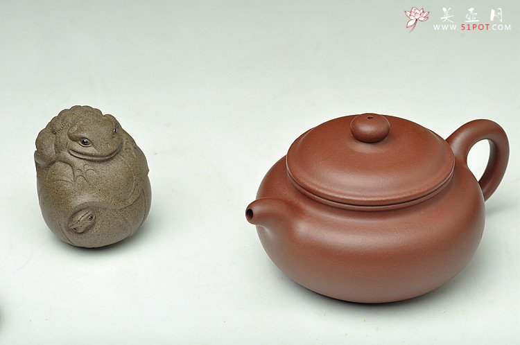 紫砂壶图片：浑厚拙朴 经典传统 全手仿古 紫红泥  - 宜兴紫砂壶网