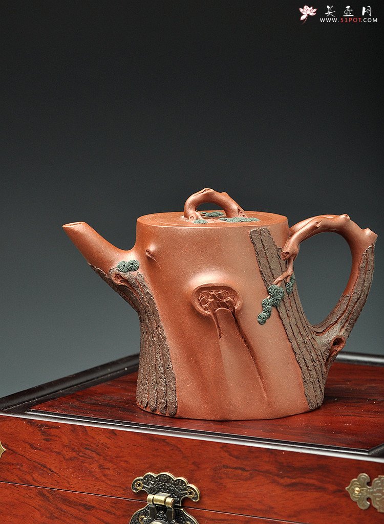 紫砂壶图片：单志萍最新作品 全手松福 造型更加经典俊秀  - 宜兴紫砂壶网