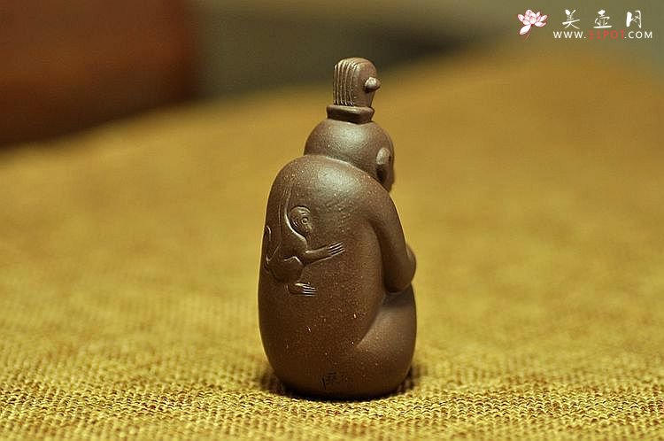 紫砂壶图片：神态逼真   精品茶宠 - 宜兴紫砂壶网