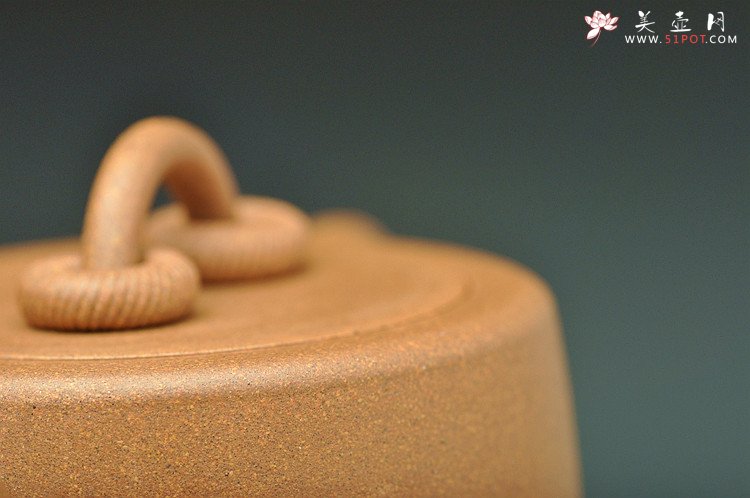 紫砂壶图片：潘小东全手新作 油润老段泥之双圈 敦厚老味足 - 宜兴紫砂壶网