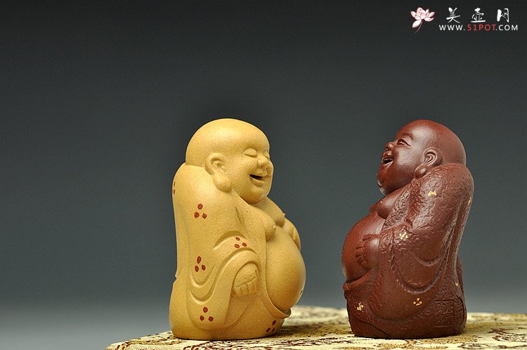 紫砂壶图片：精致版 快乐对佛 段泥紫泥一套 做工细腻 - 宜兴紫砂壶网