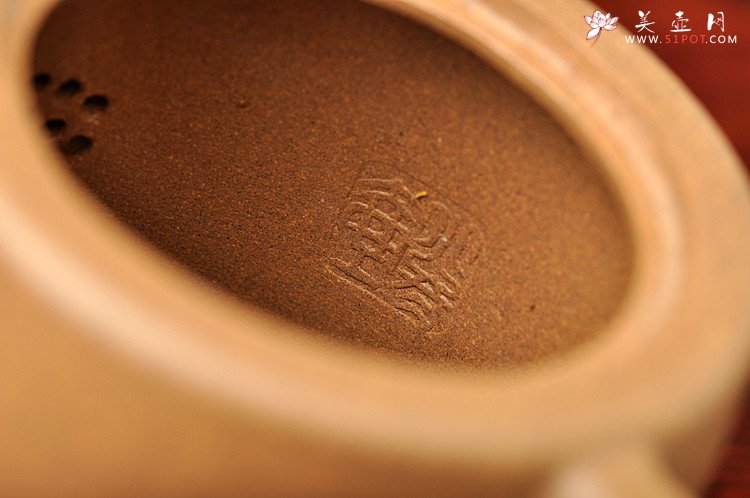 紫砂壶图片：潘小东全手新作 油润老段泥之双圈 敦厚老味足 - 宜兴紫砂壶网