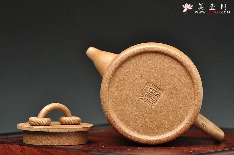 紫砂壶图片：潘小东全手新作 油润老段泥之双圈 敦厚老味足 - 宜兴紫砂壶网