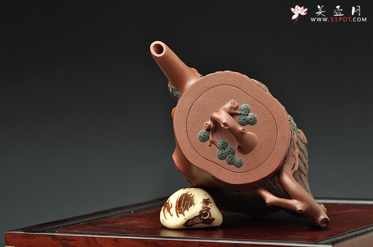 紫砂壶图片：单志萍最新作品 全手松福 造型更加经典俊秀  - 宜兴紫砂壶网