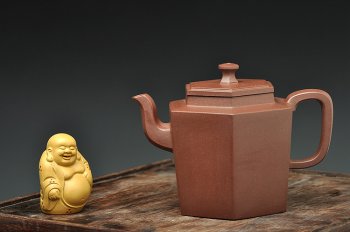 紫砂壶图片：全手新作 精工大气 挺拔清秀 六方吉壶 - 宜兴紫砂壶网