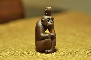 紫砂壶图片：神态逼真   精品茶宠 - 宜兴紫砂壶网