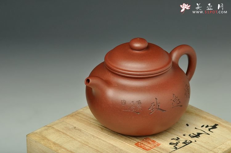 紫砂壶图片：器形端庄 体态丰盈 实用精品 文气莲子 古雅人物 - 宜兴紫砂壶网