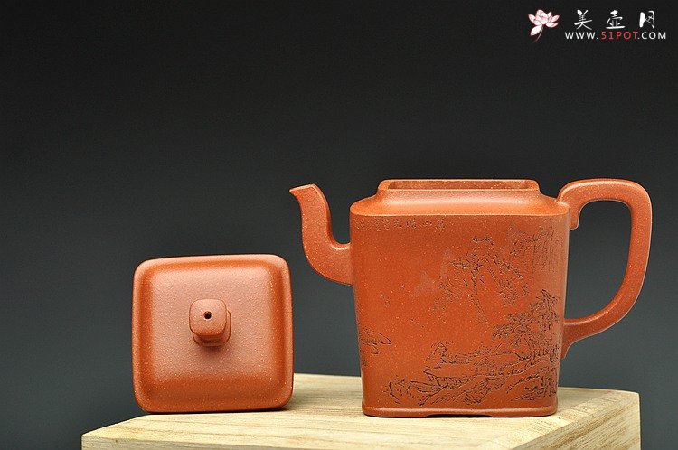 紫砂壶图片：何卫枫新作 全手四方云泉 端庄妍丽 通景山水 - 宜兴紫砂壶网