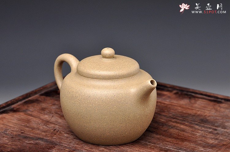 紫砂壶图片：简练素雅 高旭峰款 线条流畅 全手静月 - 宜兴紫砂壶网