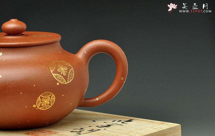 紫砂壶图片：曲峰新品 简洁明朗 全手金色年华 做工精致 - 宜兴紫砂壶网