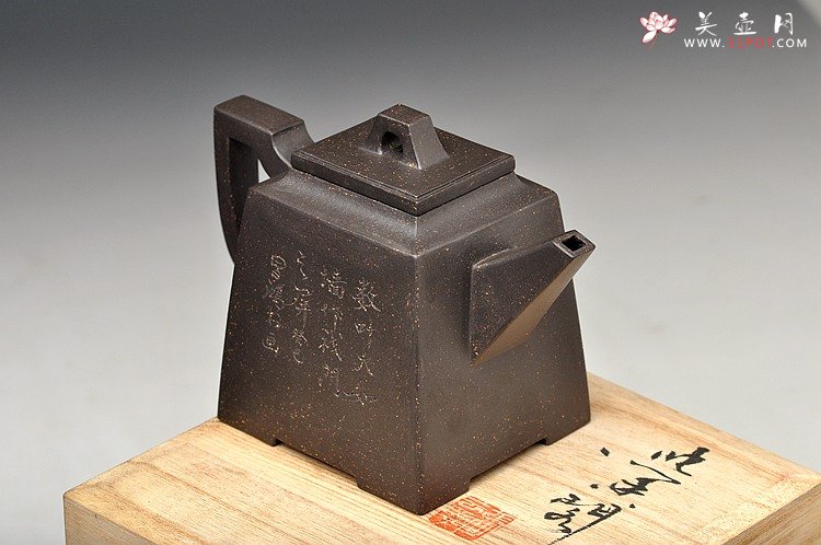 紫砂壶图片：史金妹最新全手镶片力作 志在四方 高俊大气 国大师李昌鸿装饰 - 宜兴紫砂壶网