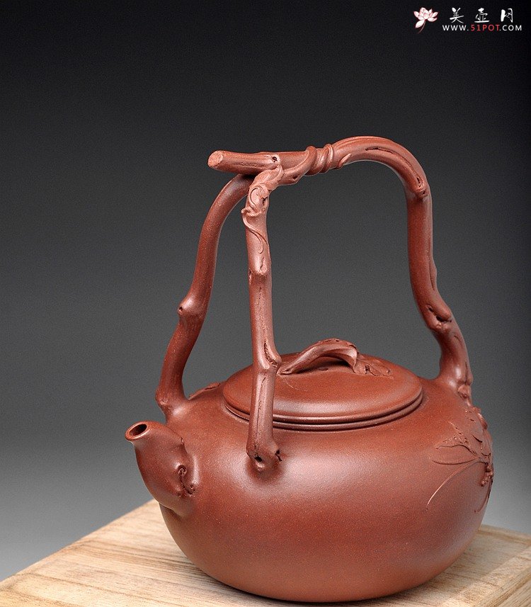 紫砂壶图片：花货奇才顾正芳 扛鼎之作 全手工丰裕提梁 飘逸大气 - 宜兴紫砂壶网