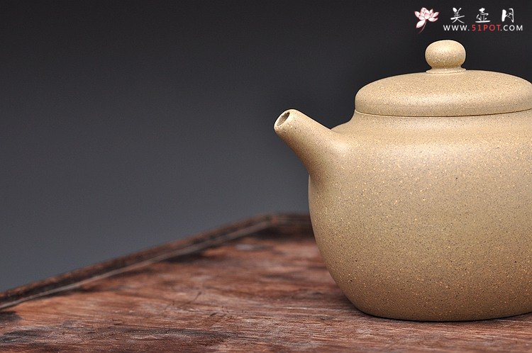 紫砂壶图片：简练素雅 高旭峰款 线条流畅 全手静月 - 宜兴紫砂壶网