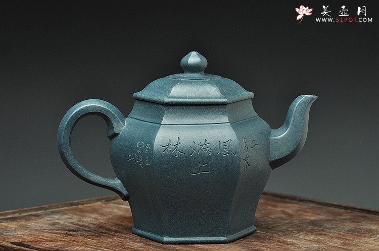 紫砂壶图片：国大师李昌鸿装饰  全手六方 墨绿泥 挺拔俊秀 史金妹经典代表作 - 宜兴紫砂壶网