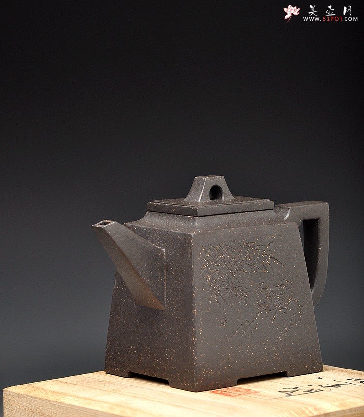 紫砂壶图片：史金妹最新全手镶片力作 志在四方 高俊大气 国大师李昌鸿装饰 - 宜兴紫砂壶网