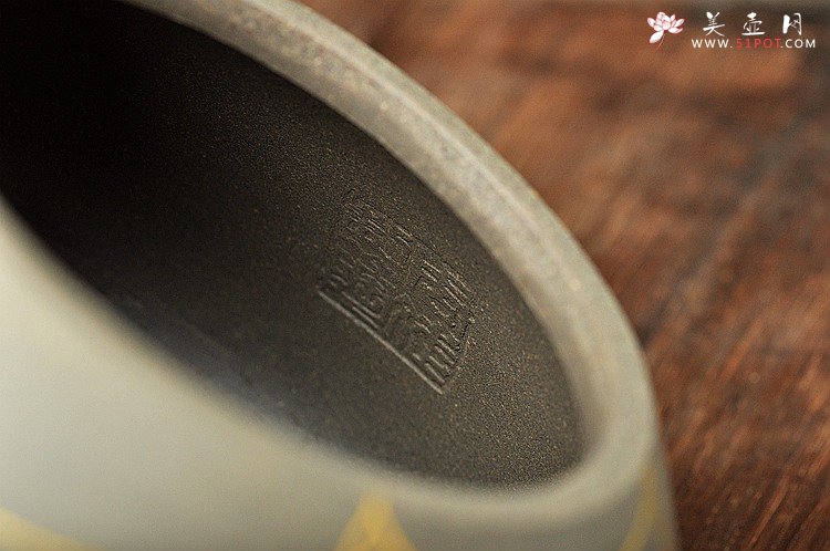 紫砂壶图片：周斌新作 全手真金冰纹大满瓢 高温青灰泥 饱满大气 - 宜兴紫砂壶网