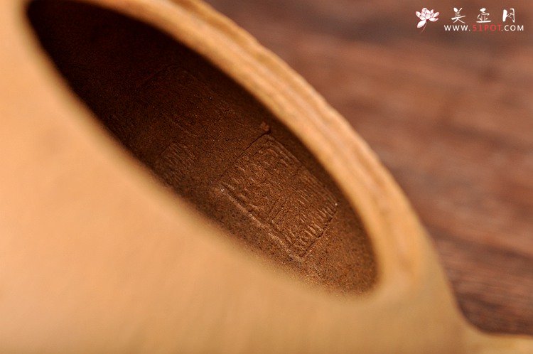 紫砂壶图片：蔡岩峰代表作 古拙中透灵气 全手工橘瓜 肌理丰润 - 宜兴紫砂壶网