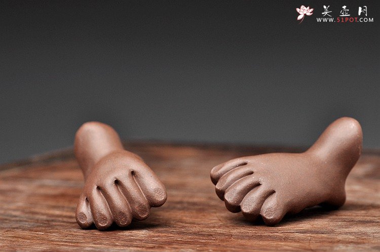 紫砂壶图片：知足之乐  一对可爱的小脚丫 让人深思遐想的茶宠 - 宜兴紫砂壶网