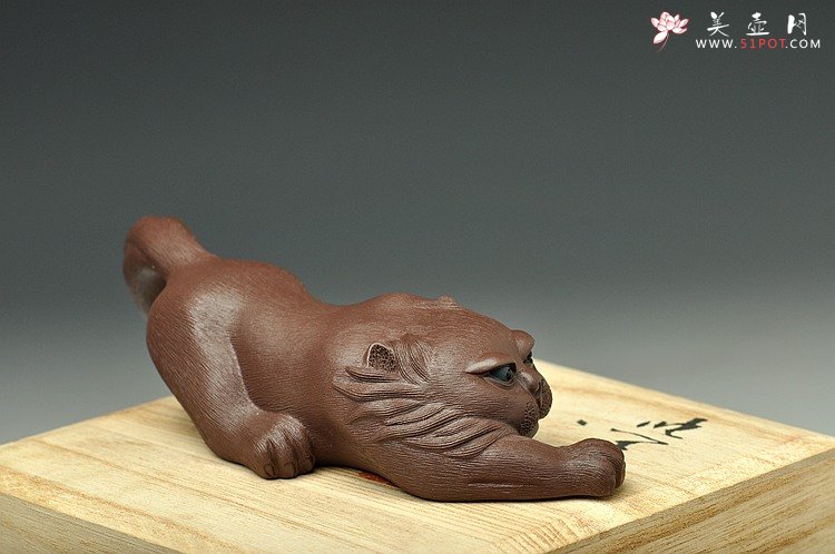 紫砂壶图片：李志刚 御猫 栩栩如生 气势十足 豪华茶宠 - 宜兴紫砂壶网