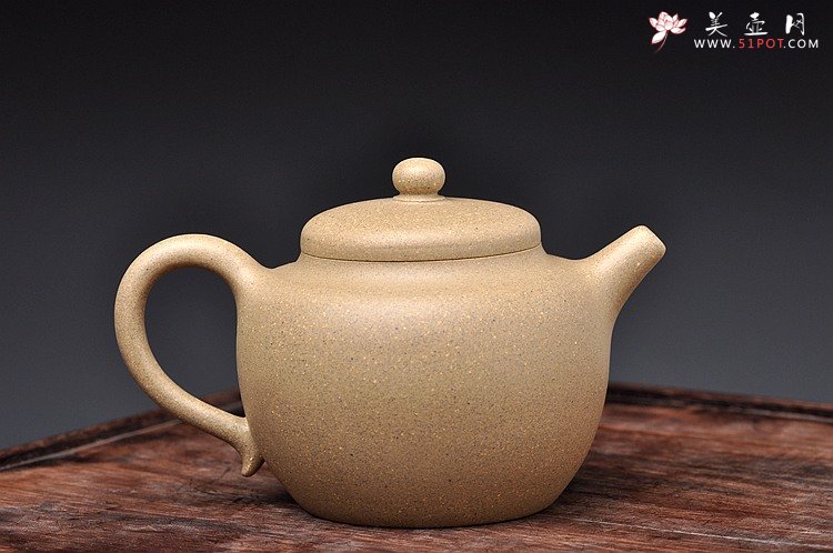 紫砂壶图片：简练素雅 高旭峰款 线条流畅 全手静月 - 宜兴紫砂壶网