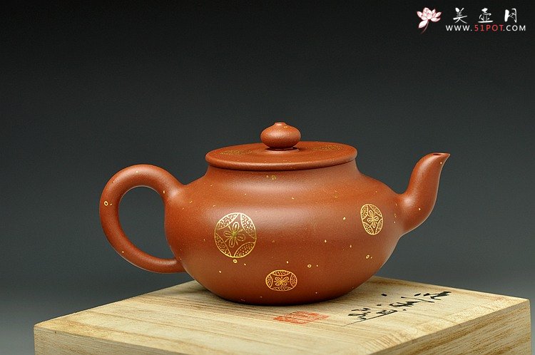 紫砂壶图片：曲峰新品 简洁明朗 全手金色年华 做工精致 - 宜兴紫砂壶网