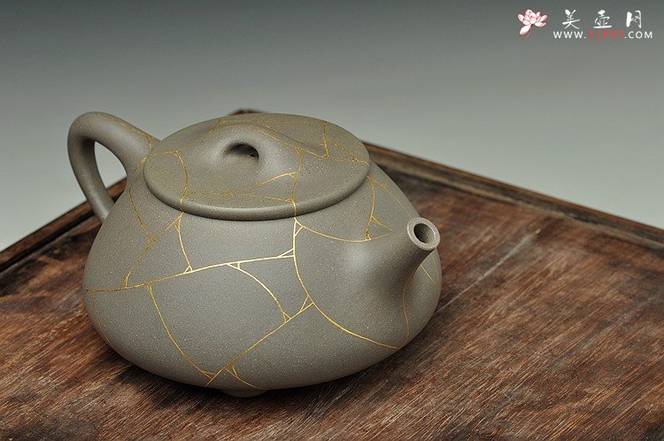 紫砂壶图片：周斌新作 全手真金冰纹大满瓢 高温青灰泥 饱满大气 - 宜兴紫砂壶网