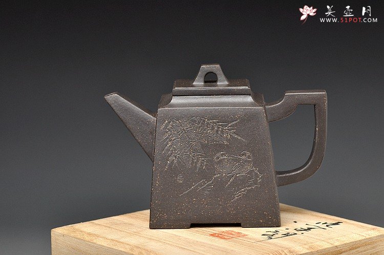 紫砂壶图片：史金妹最新全手镶片力作 志在四方 高俊大气 国大师李昌鸿装饰 - 宜兴紫砂壶网