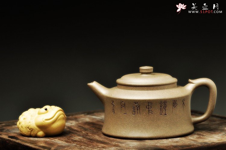 紫砂壶图片：古韵十足 典雅大方 国助工和石装饰 全手玉龙禅钟 - 宜兴紫砂壶网