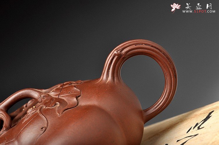 紫砂壶图片：顾正芳代表作 全手薄胎筋囊贴叶南瓜 获奖作品 线条流畅 细节精美 - 宜兴紫砂壶网