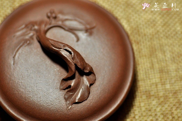 紫砂壶图片：花货奇才顾正芳 扛鼎之作 全手工丰裕提梁 飘逸大气 - 宜兴紫砂壶网