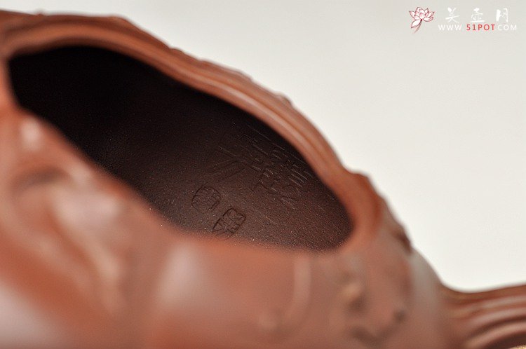 紫砂壶图片：顾正芳代表作 全手薄胎筋囊贴叶南瓜 获奖作品 线条流畅 细节精美 - 宜兴紫砂壶网