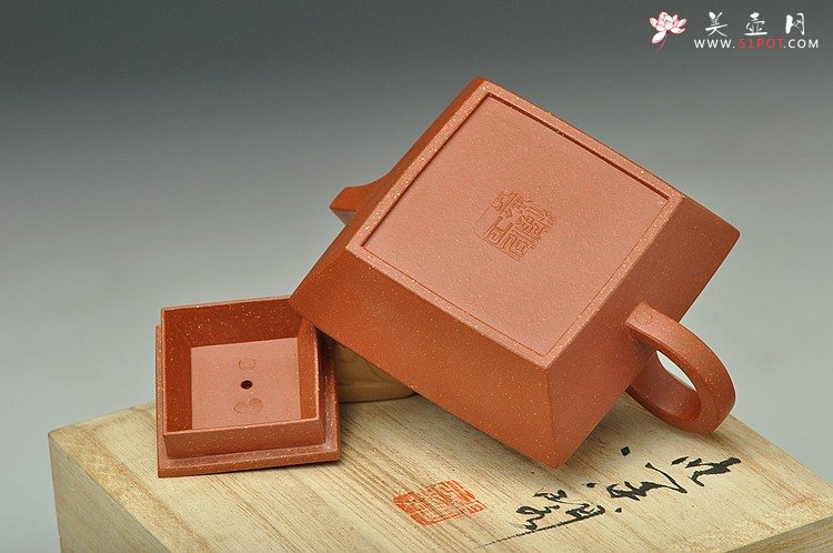 紫砂壶图片：陆逸舟 装饰 铁梅 全手新品 四方合斗 古韵悠悠 - 宜兴紫砂壶网