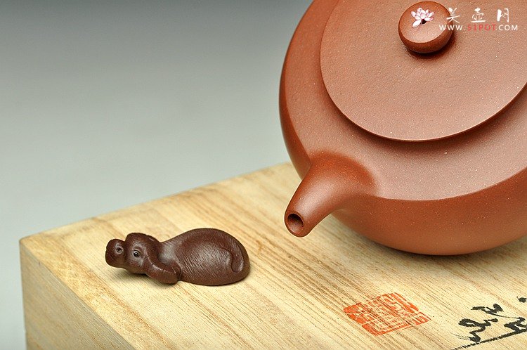 紫砂壶图片：于洪霞全手工精心力作  挚 追求紫砂挚美 饱满蓄势 寿珍韵 - 宜兴紫砂壶网