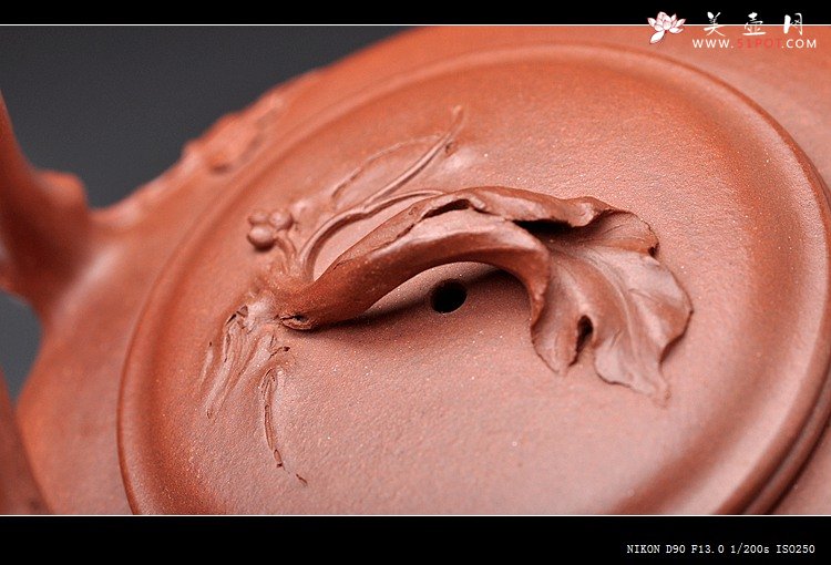 紫砂壶图片：花货奇才顾正芳 扛鼎之作 全手工丰裕提梁 飘逸大气 - 宜兴紫砂壶网