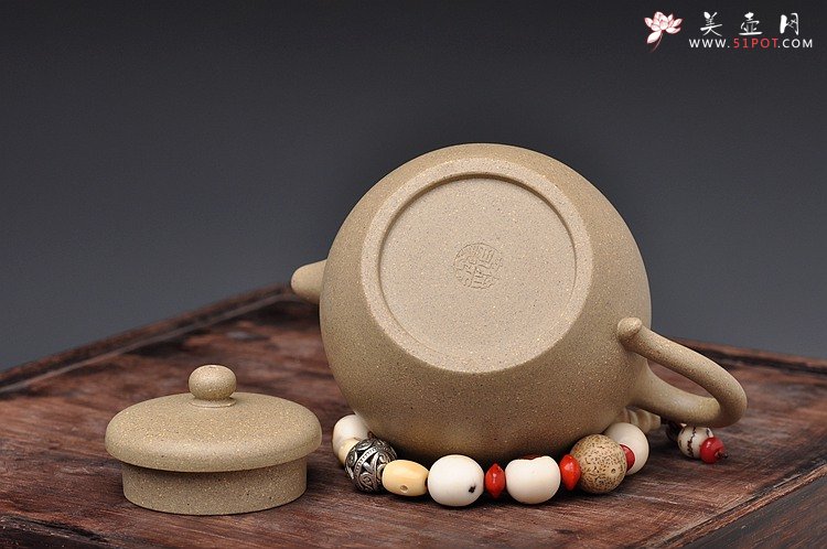 紫砂壶图片：简练素雅 高旭峰款 线条流畅 全手静月 - 宜兴紫砂壶网