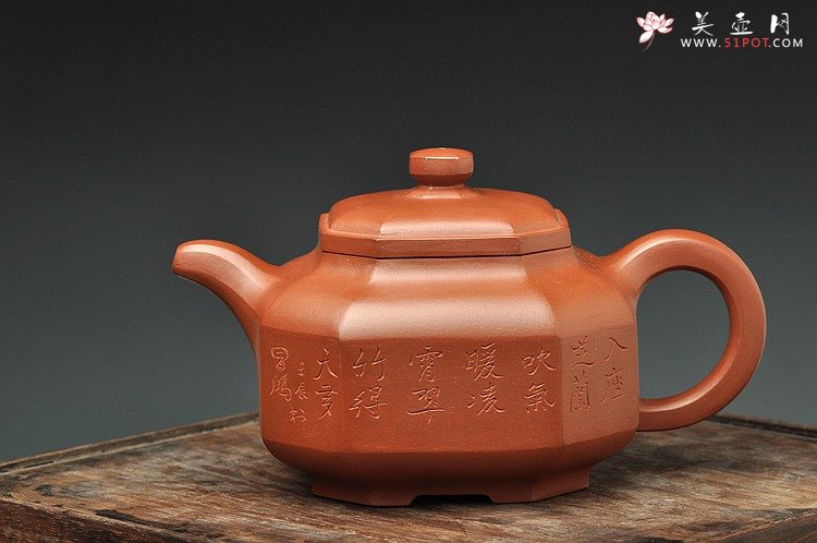 紫砂壶图片：厚重大气 大八方 精品重器 国大师李昌鸿大师即兴装饰 - 宜兴紫砂壶网