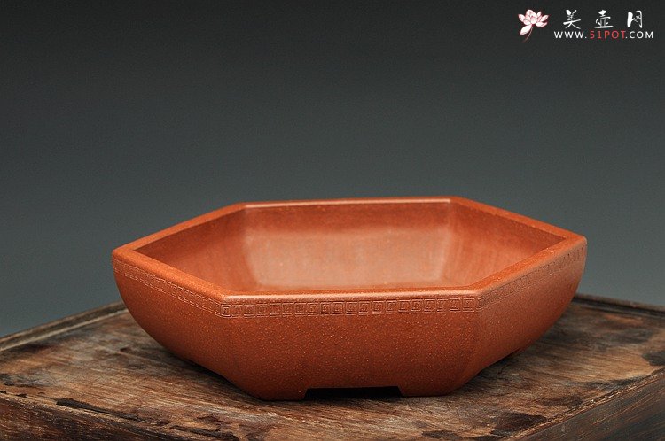 紫砂壶图片：张秋平全手六方花盆 回纹装饰 - 宜兴紫砂壶网