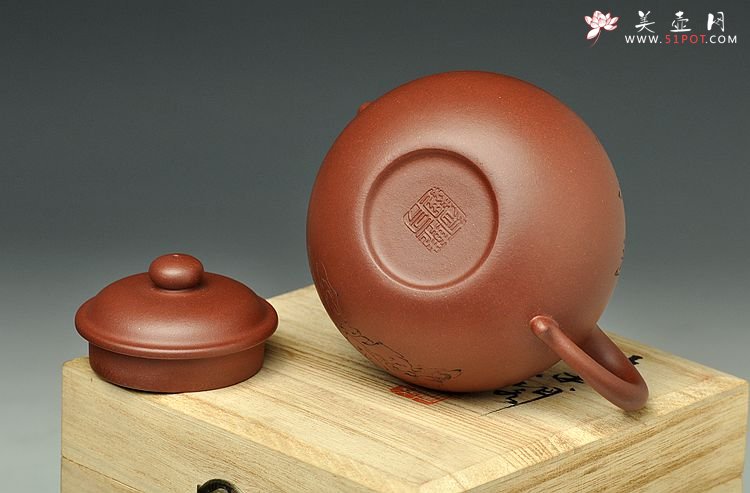 紫砂壶图片：器形端庄 体态丰盈 实用精品 文气莲子 古雅人物 - 宜兴紫砂壶网