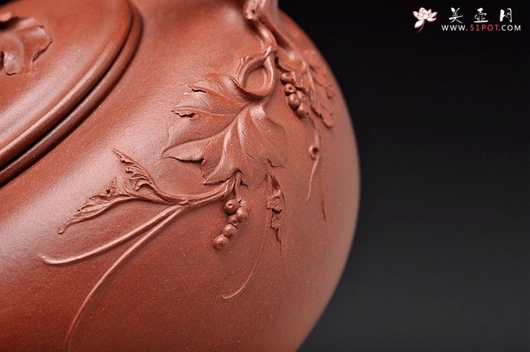 紫砂壶图片：花货奇才顾正芳 扛鼎之作 全手工丰裕提梁 飘逸大气 - 宜兴紫砂壶网