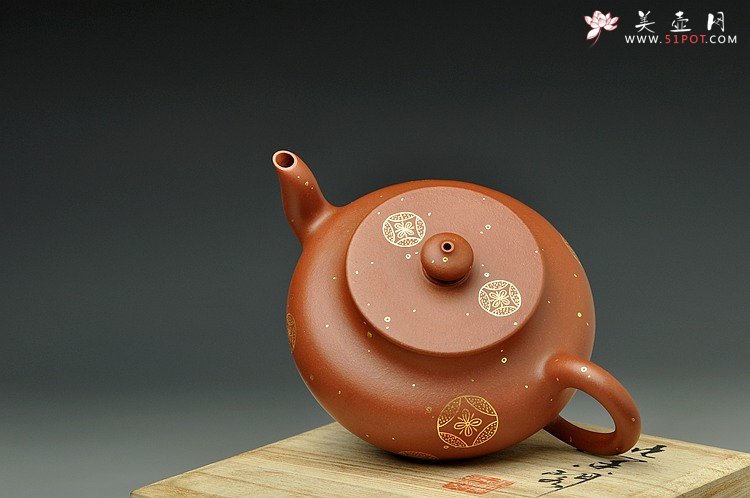 紫砂壶图片：曲峰新品 简洁明朗 全手金色年华 做工精致 - 宜兴紫砂壶网