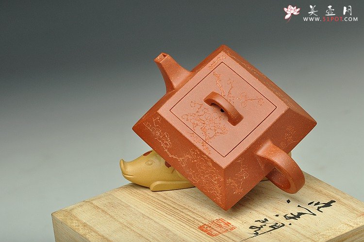 紫砂壶图片：陆逸舟 装饰 铁梅 全手新品 四方合斗 古韵悠悠 - 宜兴紫砂壶网