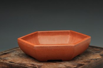 紫砂壶图片：张秋平全手六方花盆 回纹装饰 - 宜兴紫砂壶网