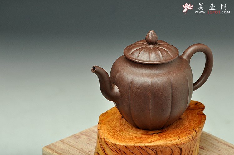 紫砂壶图片：挺拔俊秀 做工精致  全手筋囊佳器 金瓜 - 宜兴紫砂壶网