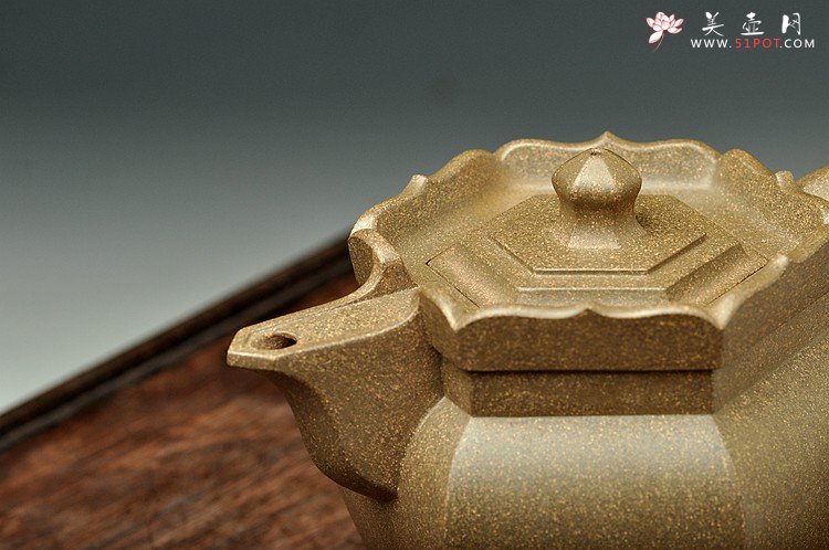 紫砂壶图片：庄严肃穆砂中佛 青灰段砂 老味具显 大僧帽 - 宜兴紫砂壶网